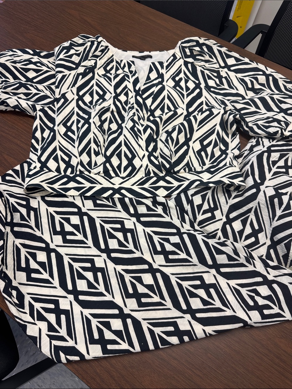 Black & White Geometric Print Women’s Top AND wide leg pants SET